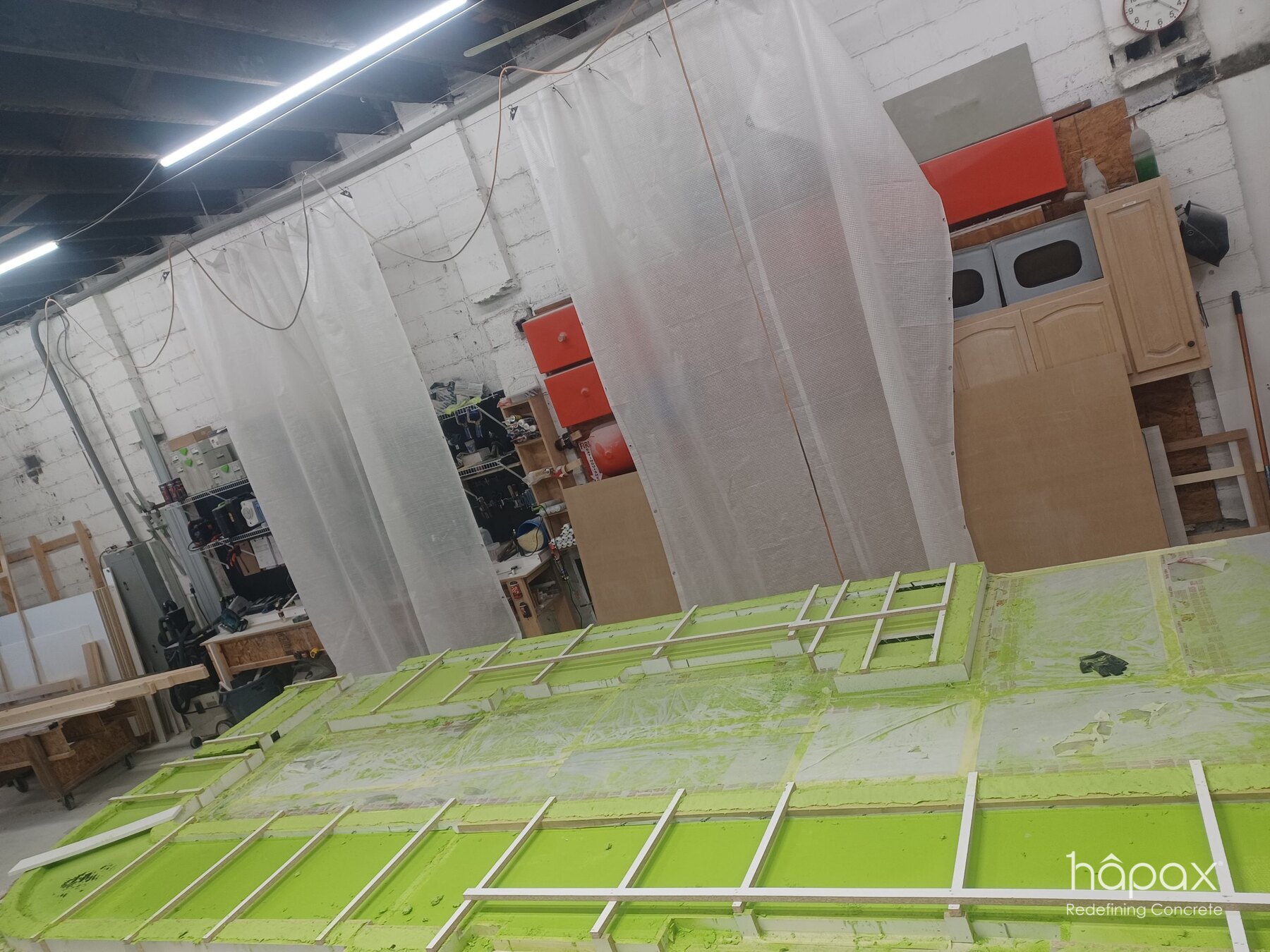 Counter forms and reinforcement prepared in the Hâpax studio for the Neat Bird hospitality surface.